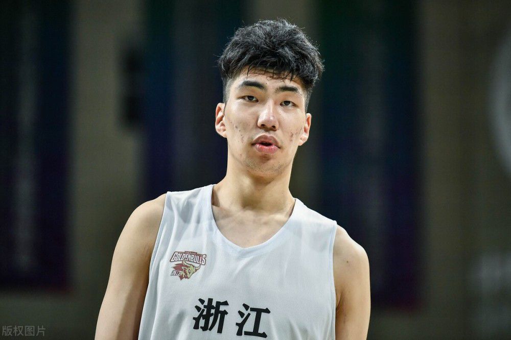 演唱会后，她反复琢磨这件事情，总有一种直觉，好像顾秋怡在现场表白的对象，应该就是自己深爱许久的叶辰。